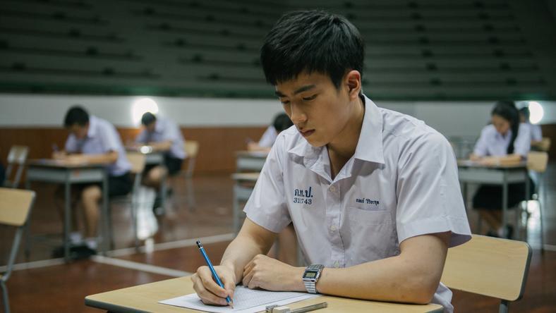 身边“大佬”是怎么让大学生“瑟瑟发抖”的?